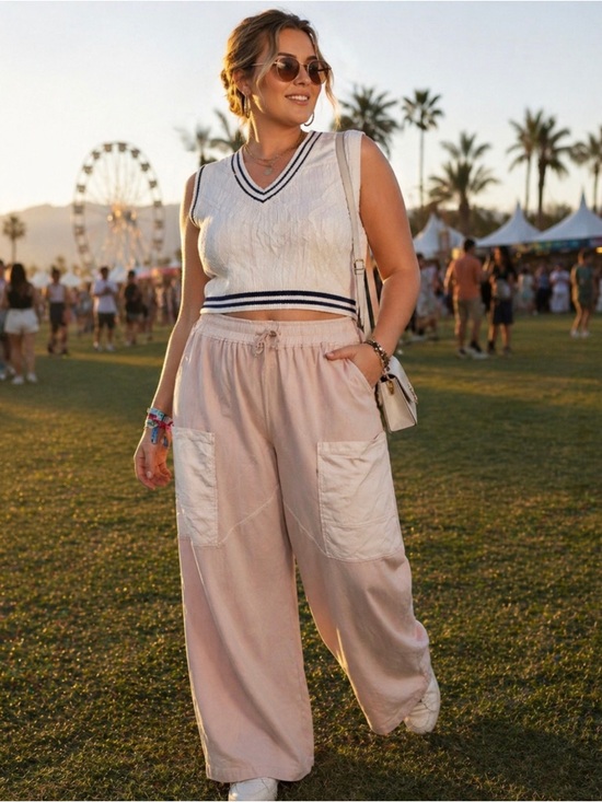 torrid Pants - Torrid Festi Beige Wide Leg Cargo Pants with Big Pockets
